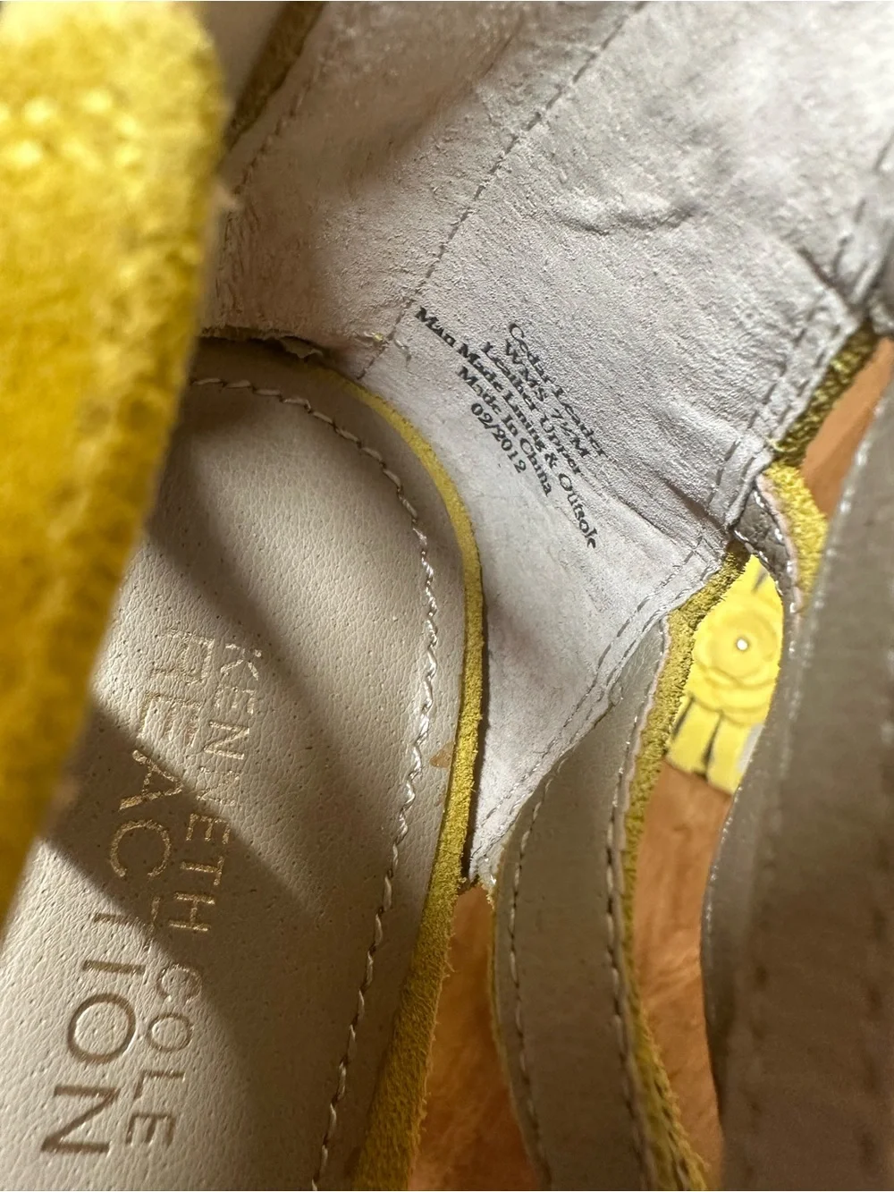 Kenneth cole Women’s Yellow Suede Wedge Sandals with Floral Detail size 7.5